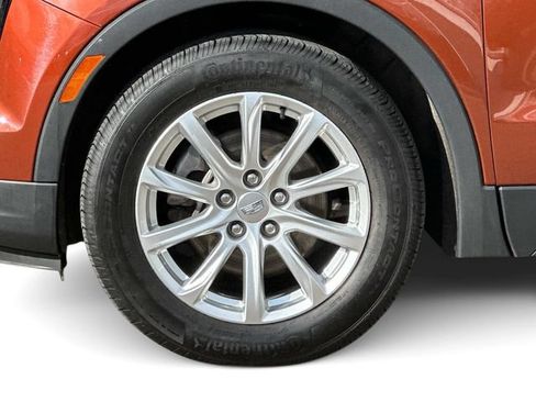 Used 2019 Cadillac XT4 Luxury w/ Cold Weather Package AWD/4WD image 8