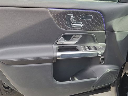 New 2025 Mercedes-Benz GLB 250 4MATIC image 17