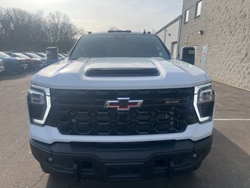 Used 2024 Chevrolet Silverado 2500 ZR2 w/ ZR2 Bison Edition image 2