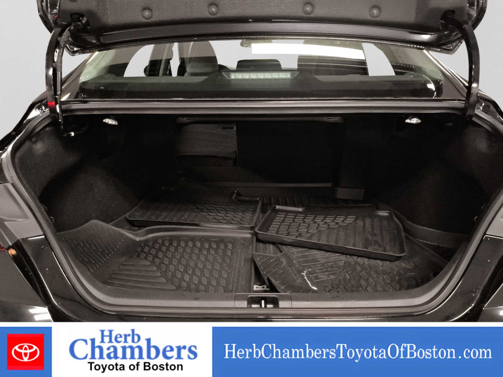 Used 2025 Toyota Camry LE AWD/4WD image 4