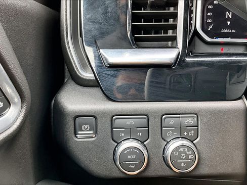 Used 2026 GMC Sierra 1500 SLT AWD/4WD image 36