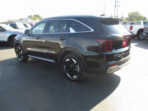 Used 2025 Kia Sorento EX image 8