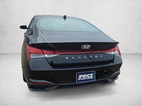 Used 2023 Hyundai Elantra SEL FWD image 6