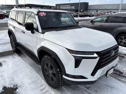 Used 2024 Lexus GX 550 image 2