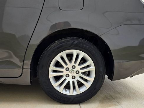 Used 2013 Toyota Sienna XLE FWD image 59