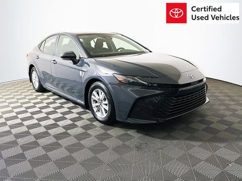 Used 2025 Toyota Camry LE image 1