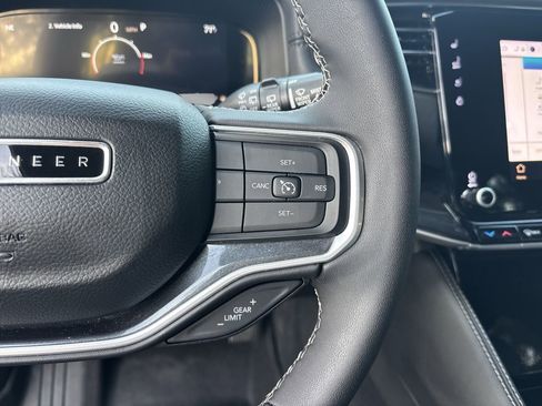 Used 2024 Jeep Wagoneer Base image 30