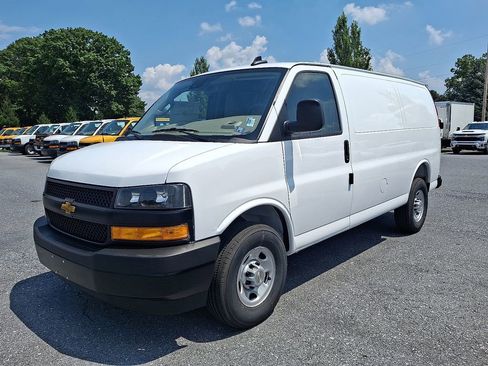 New 2025 Chevrolet Express 3500 w/ Driver Convenience Package image 2