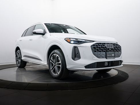 Certified 2025 Audi Q5 Premium w/ Convenience Package image 1