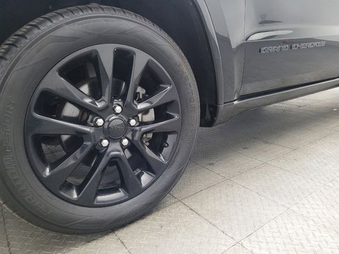 Used 2018 Jeep Grand Cherokee Altitude image 31