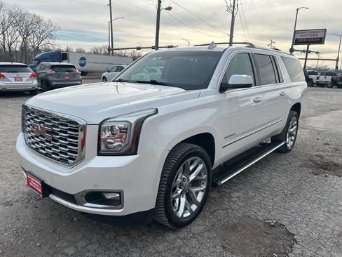 Used 2018 GMC Yukon XL Denali w/ Denali Ultimate Package image 4