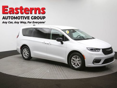 Used 2024 Chrysler Pacifica Touring-L image 47