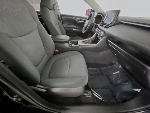 Used 2021 Toyota RAV4 XLE w/ Convenience Package FWD image 31