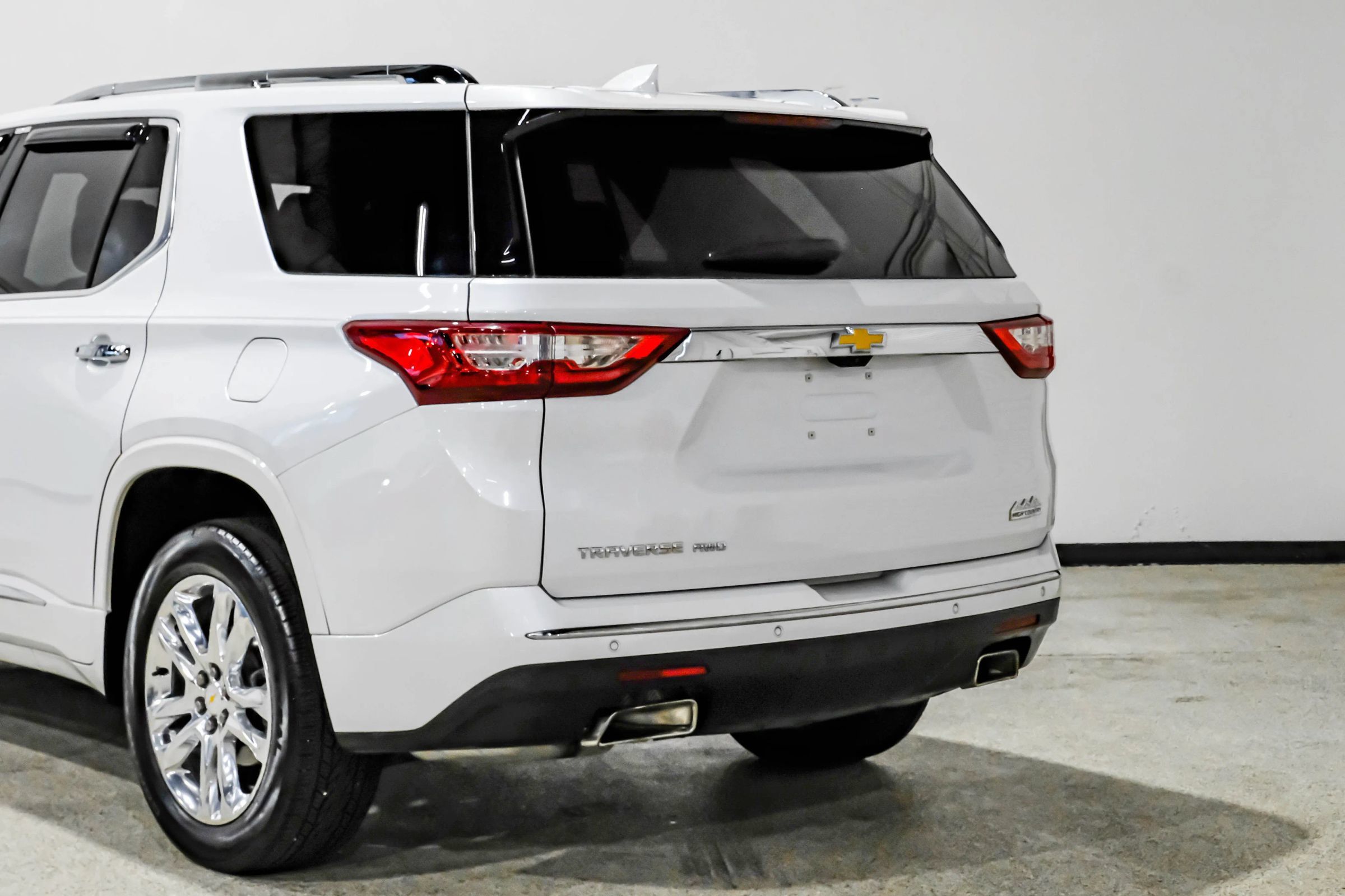 Used 2019 Chevrolet Traverse High Country w/ LPO, Floor Liner Package AWD/4WD image 15