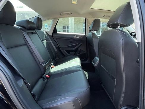 Used 2019 Volkswagen Jetta SE w/ Cold Weather Package FWD image 27