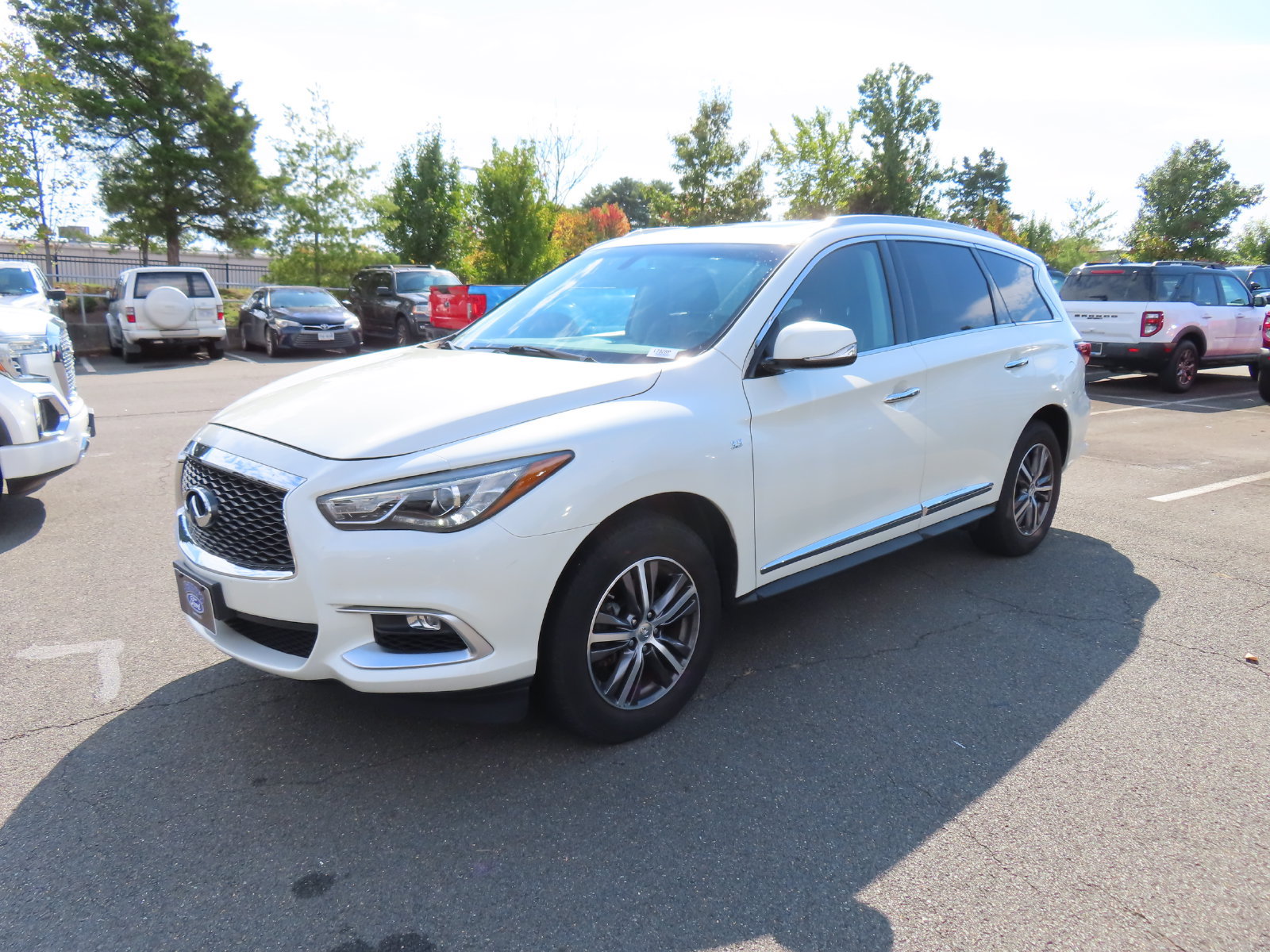 Used 2016 INFINITI QX60 Luxe w/ Premium Package AWD/4WD image 3