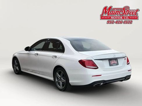 Used 2017 Mercedes-Benz E 300 4MATIC image 4