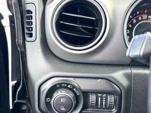 Used 2021 Jeep Gladiator Sport image 21