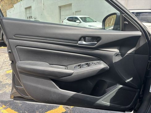 Used 2025 Nissan Altima 2.5 SV FWD image 18