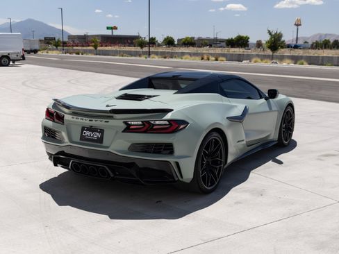 Used 2024 Chevrolet Corvette Z06 w/ Stealth Interior Trim Package RWD image 8