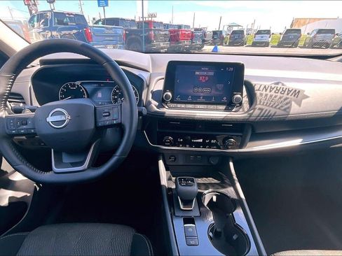 Used 2025 Nissan Rogue SV AWD/4WD image 16