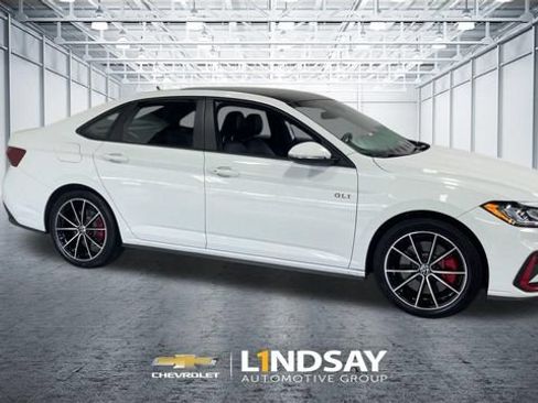 Used 2025 Volkswagen Jetta GLI Autobahn FWD image 3
