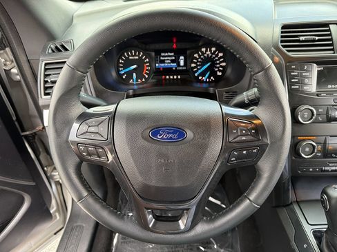 Used 2019 Ford Explorer XLT FWD image 27