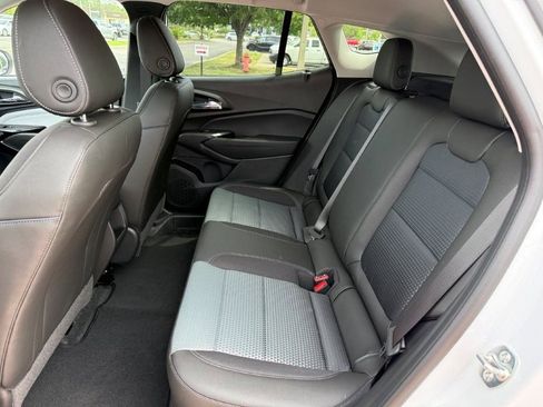 New 2026 Chevrolet Trax LT w/ Sunroof Package FWD image 15