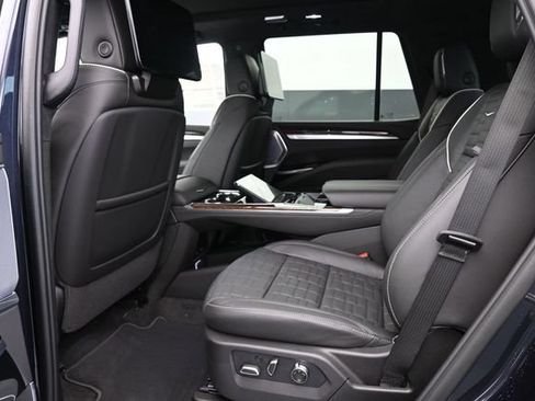 Used 2025 Cadillac Escalade Sport Platinum AWD/4WD image 16