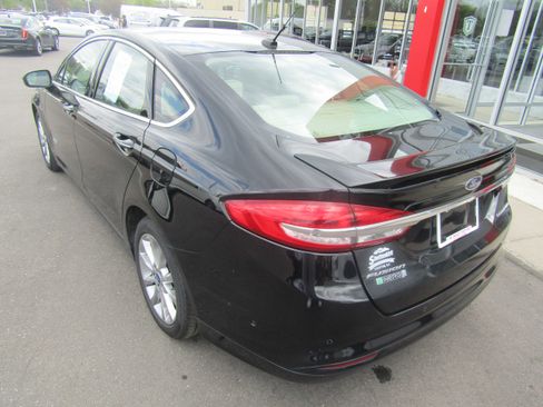 Used 2017 Ford Fusion Energi Platinum FWD image 8