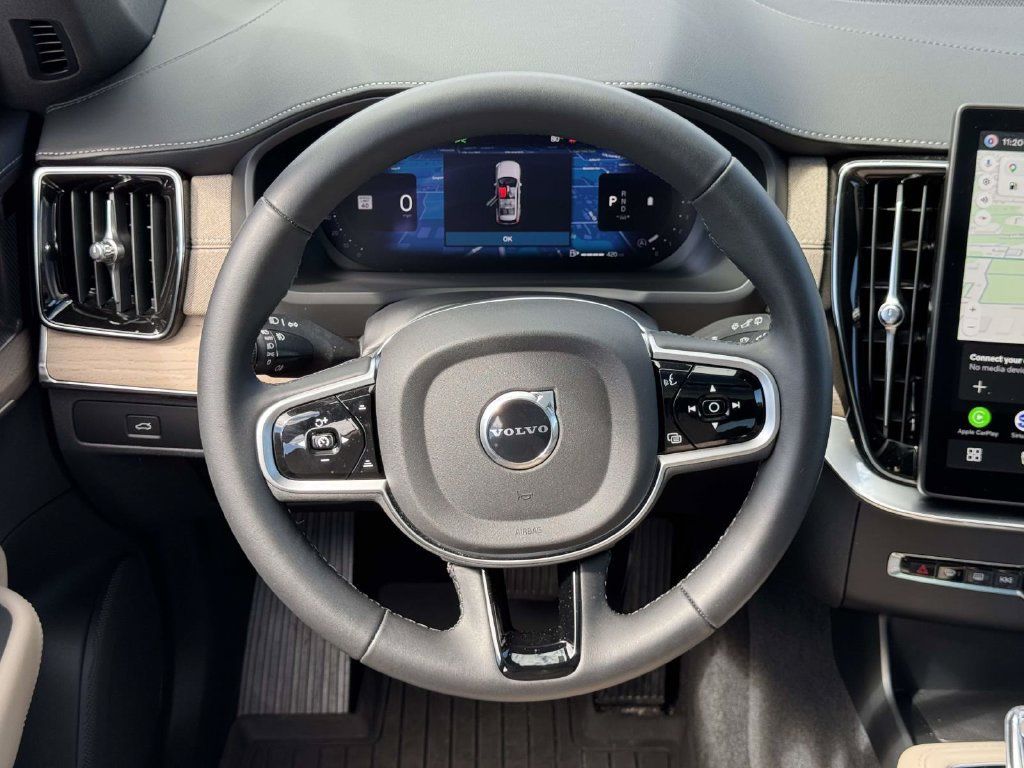 Used 2026 Volvo XC90 B6 Plus w/ Protection Package Premier AWD/4WD image 12