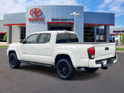 Used 2022 Toyota Tacoma SR5 w/ Technology Package RWD image 4