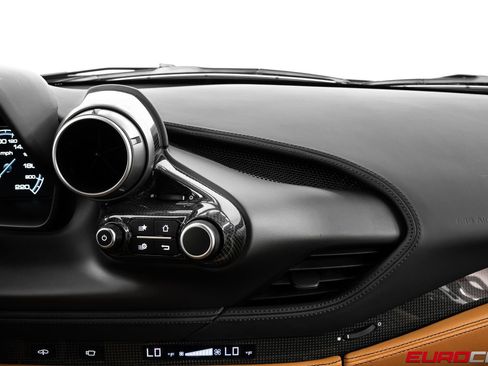 Used 2021 Ferrari F8 Tributo RWD image 32
