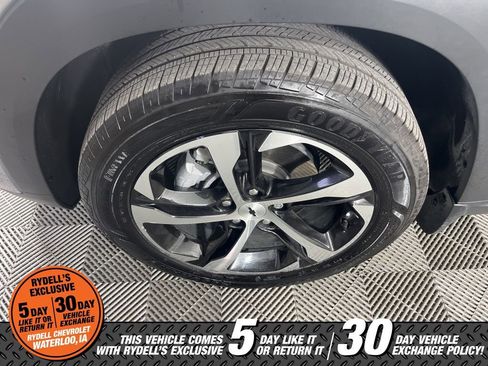 Certified 2025 Chevrolet Trax RS w/ Driver Confidence Package image 14