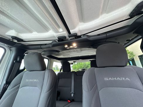 Used 2023 Jeep Wrangler Unlimited Sahara w/ Cold Weather Group AWD/4WD image 31