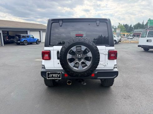 Used 2018 Jeep Wrangler Unlimited Sahara w/ Uconnect 4C Nav & Sound Group AWD/4WD image 4