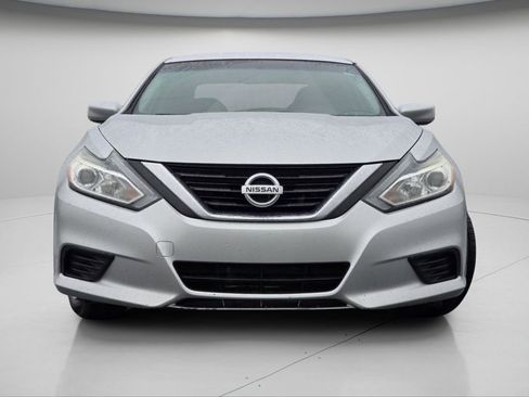 Used 2018 Nissan Altima 2.5 S w/ S Convenience Package image 3