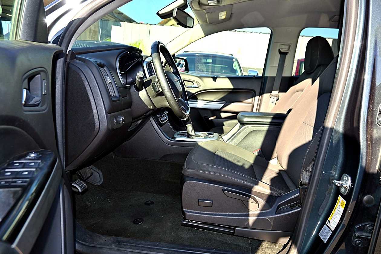 Used 2017 Chevrolet Colorado LT RWD image 11