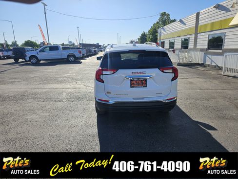 Used 2024 GMC Terrain SLT image 3