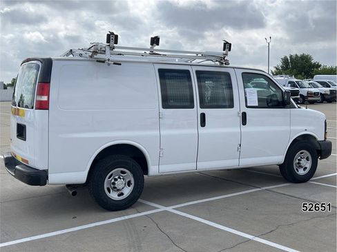 Used 2016 Chevrolet Express 2500 RWD image 2