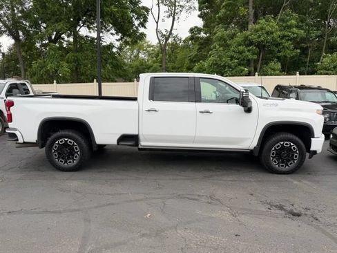 Used 2022 Chevrolet Silverado 3500 High Country AWD/4WD image 3