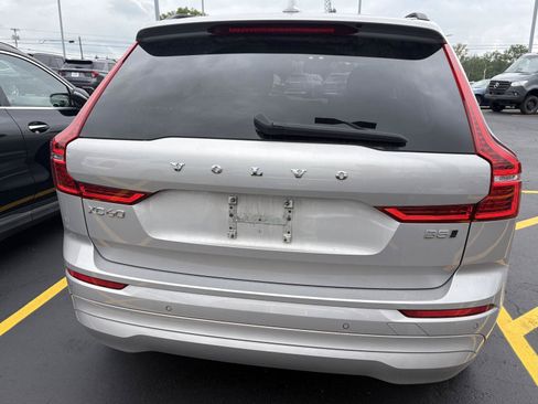Used 2022 Volvo XC60 B5 Momentum w/ Climate Package AWD/4WD image 5