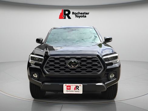 Certified 2023 Toyota Tacoma TRD Off-Road AWD/4WD image 2