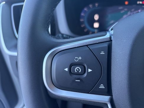 Certified 2025 Volvo XC60 B5 Core image 23