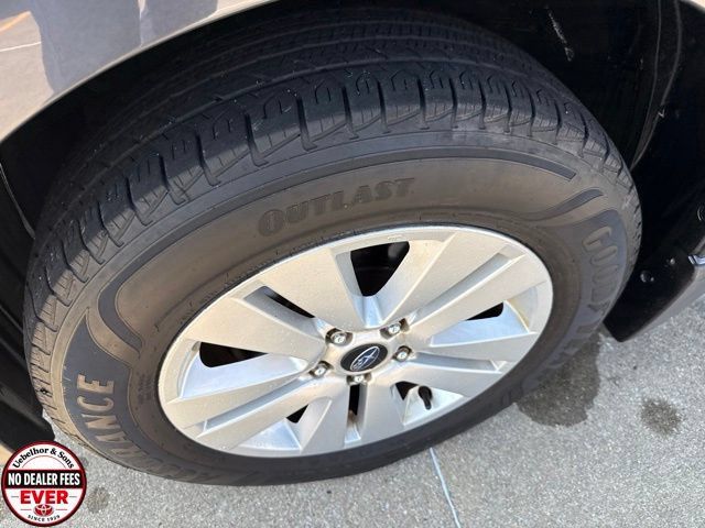 Used 2017 Subaru Outback 2.5i Premium AWD/4WD image 2
