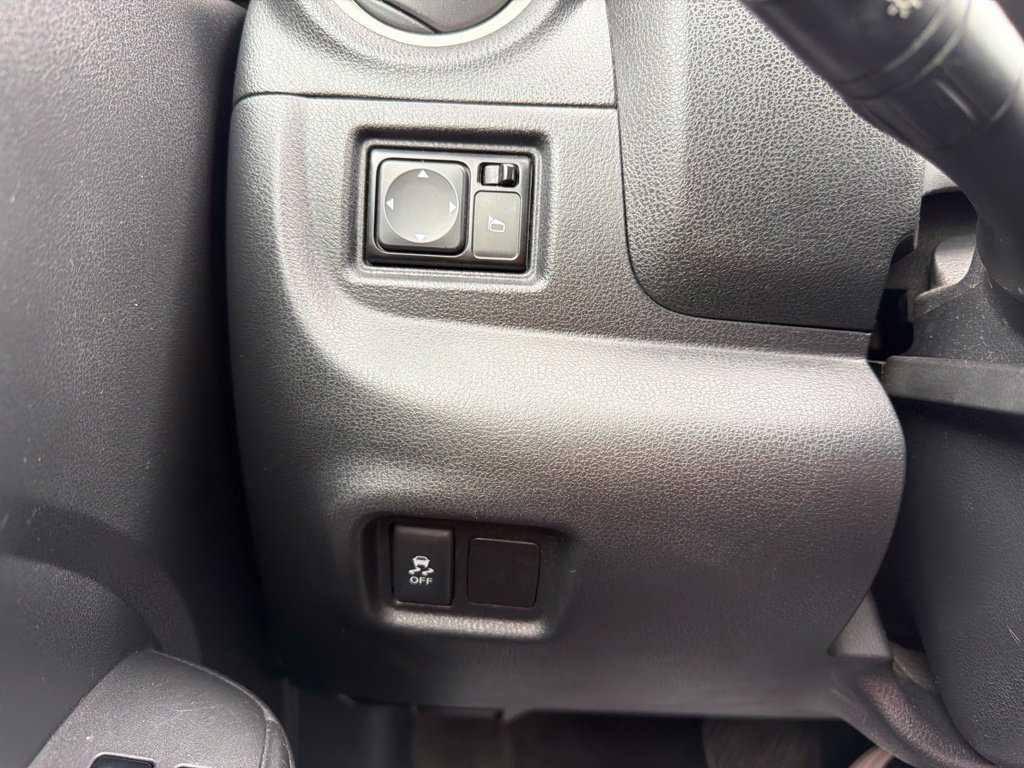 Used 2012 Nissan Versa FWD image 26