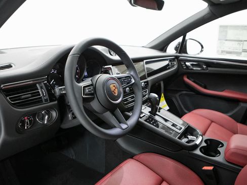 New 2026 Porsche Macan AWD/4WD image 4