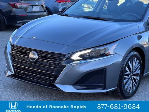 Used 2024 Nissan Altima 2.5 SV image 31