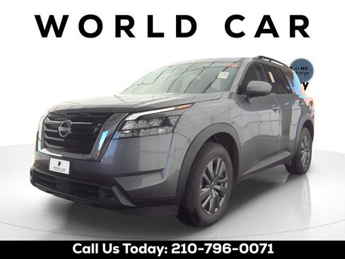 Used 2025 Nissan Pathfinder SV FWD image 4