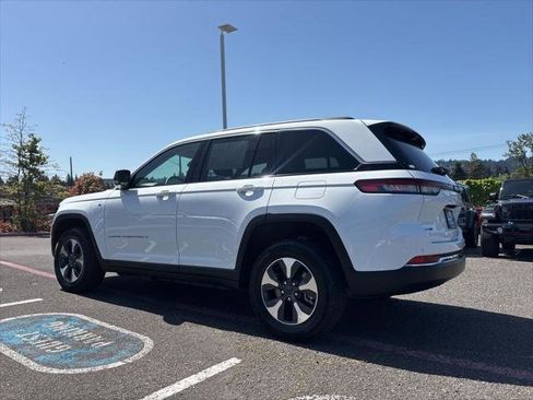 Certified 2023 Jeep Grand Cherokee 4WD 4xe w/ Luxury Tech Group II image 6